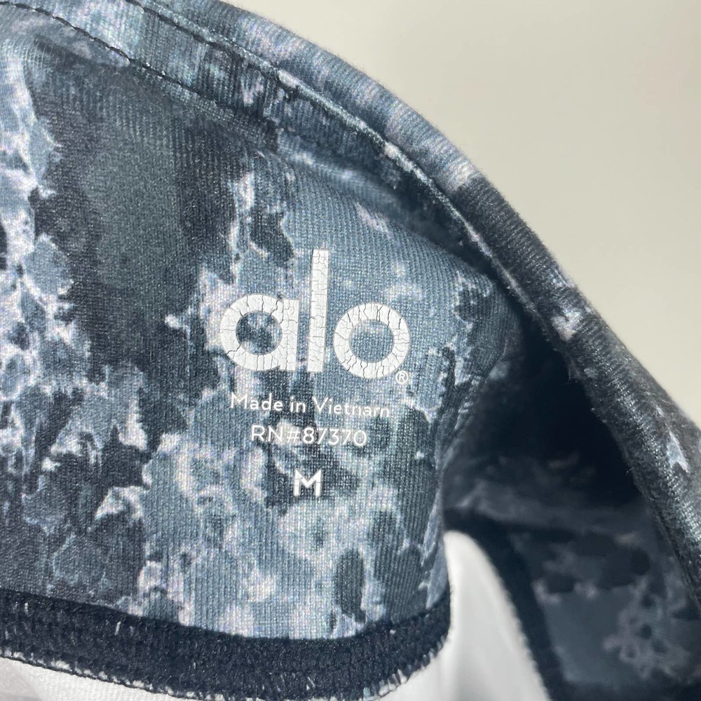 Alo Airbrush Leggings In Glossy Python M - image 5